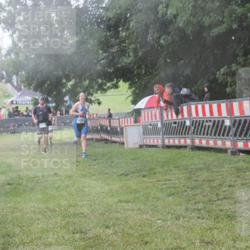 21.06.2025 - 27. Vierlanden-Triathlon KatJ http://msf.ph/oto/8040813 15.06.2025 14:29:44 Ziel 1175, 1271, 1287, 1294, 1295 meine-sportfotos.de