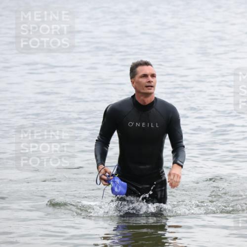 21.06.2025 - 27. Vierlanden-Triathlon Lena Gebhardt http://msf.ph/oto/8040817 15.06.2025 13:01:08 Schwimmen 1121 meine-sportfotos.de