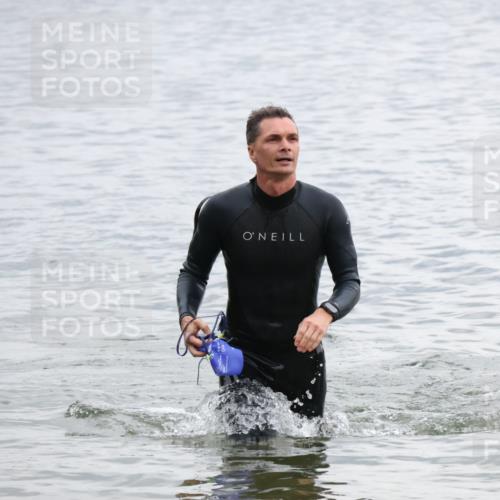 21.06.2025 - 27. Vierlanden-Triathlon Lena Gebhardt http://msf.ph/oto/8040820 15.06.2025 13:01:08 Schwimmen 1121 meine-sportfotos.de