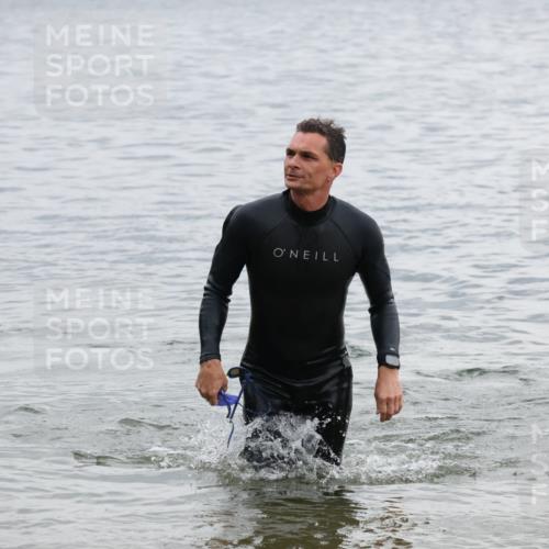 21.06.2025 - 27. Vierlanden-Triathlon Lena Gebhardt http://msf.ph/oto/8040823 15.06.2025 13:01:09 Schwimmen 1121 meine-sportfotos.de