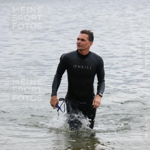 21.06.2025 - 27. Vierlanden-Triathlon Lena Gebhardt http://msf.ph/oto/8040826 15.06.2025 13:01:09 Schwimmen 1121 meine-sportfotos.de
