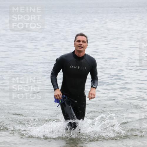 21.06.2025 - 27. Vierlanden-Triathlon Lena Gebhardt http://msf.ph/oto/8040828 15.06.2025 13:01:10 Schwimmen 1121 meine-sportfotos.de