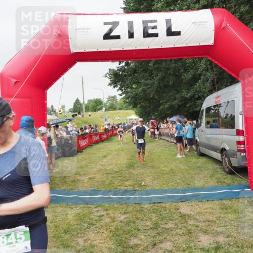 21.06.2025 - 27. Vierlanden-Triathlon MichiJ http://msf.ph/oto/8040832 15.06.2026 13:27:03 Ziel 829, 1049, 1051, 1052 meine-sportfotos.de