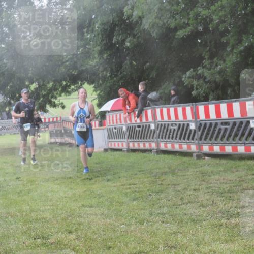 21.06.2025 - 27. Vierlanden-Triathlon KatJ http://msf.ph/oto/8040833 15.06.2025 14:29:45 Ziel 1175, 1287, 1294, 1295 meine-sportfotos.de