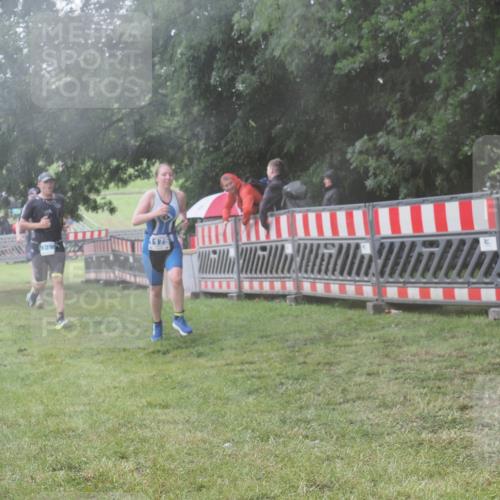 21.06.2025 - 27. Vierlanden-Triathlon KatJ http://msf.ph/oto/8040836 15.06.2025 14:29:46 Ziel 1175, 1287, 1294, 1295 meine-sportfotos.de