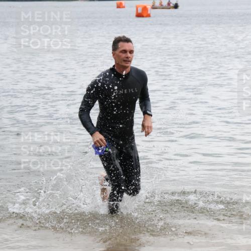 21.06.2025 - 27. Vierlanden-Triathlon Lena Gebhardt http://msf.ph/oto/8040837 15.06.2025 13:01:11 Schwimmen 1121 meine-sportfotos.de