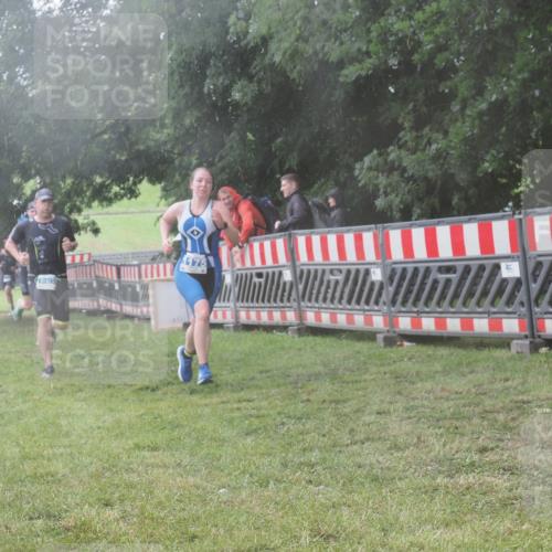 21.06.2025 - 27. Vierlanden-Triathlon KatJ http://msf.ph/oto/8040845 15.06.2025 14:29:46 Ziel 1175, 1287, 1294, 1295 meine-sportfotos.de