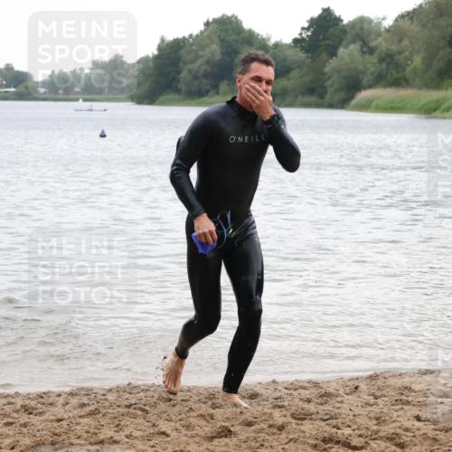 21.06.2025 - 27. Vierlanden-Triathlon Lena Gebhardt http://msf.ph/oto/8040849 15.06.2025 13:01:13 Schwimmen 1121 meine-sportfotos.de