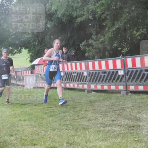 21.06.2025 - 27. Vierlanden-Triathlon KatJ http://msf.ph/oto/8040851 15.06.2025 14:29:46 Ziel 1175, 1287, 1294, 1295 meine-sportfotos.de