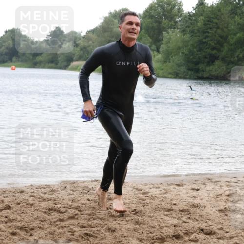 21.06.2025 - 27. Vierlanden-Triathlon Lena Gebhardt http://msf.ph/oto/8040852 15.06.2025 13:01:14 Schwimmen 1121 meine-sportfotos.de
