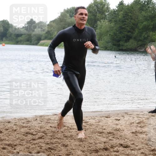 21.06.2025 - 27. Vierlanden-Triathlon Lena Gebhardt http://msf.ph/oto/8040854 15.06.2025 13:01:14 Schwimmen 1121 meine-sportfotos.de