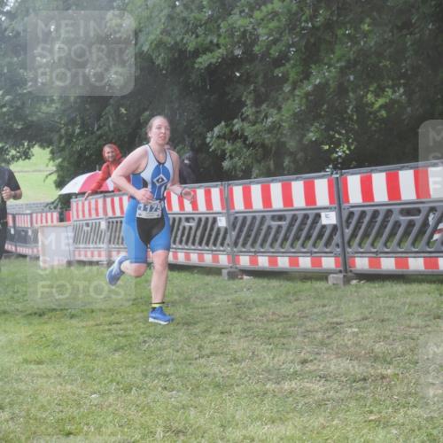 21.06.2025 - 27. Vierlanden-Triathlon KatJ http://msf.ph/oto/8040855 15.06.2025 14:29:46 Ziel 1175, 1287, 1294, 1295 meine-sportfotos.de