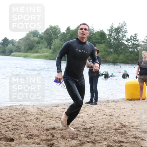 21.06.2025 - 27. Vierlanden-Triathlon Lena Gebhardt http://msf.ph/oto/8040857 15.06.2025 13:01:15 Schwimmen 1121 meine-sportfotos.de