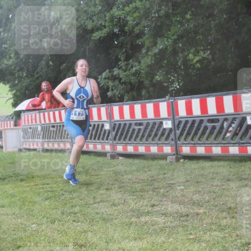 21.06.2025 - 27. Vierlanden-Triathlon KatJ http://msf.ph/oto/8040858 15.06.2025 14:29:46 Ziel 1175, 1287, 1294, 1295 meine-sportfotos.de