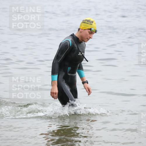 21.06.2025 - 27. Vierlanden-Triathlon Lena Gebhardt http://msf.ph/oto/8040861 15.06.2025 13:04:44 Schwimmen 1165 meine-sportfotos.de