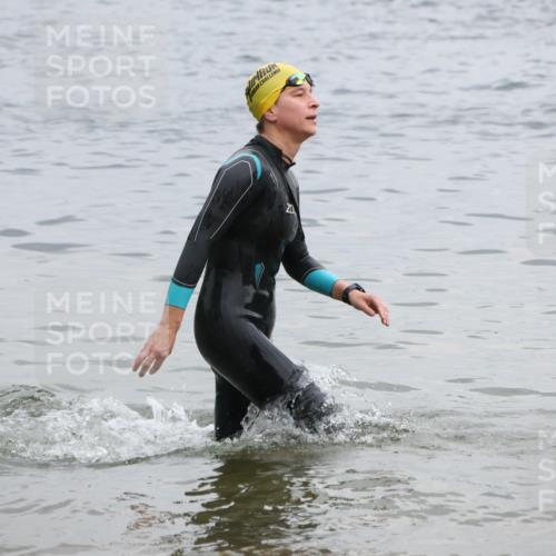 21.06.2025 - 27. Vierlanden-Triathlon Lena Gebhardt http://msf.ph/oto/8040863 15.06.2025 13:04:45 Schwimmen 1165 meine-sportfotos.de