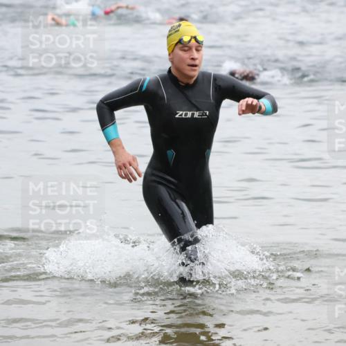 21.06.2025 - 27. Vierlanden-Triathlon Lena Gebhardt http://msf.ph/oto/8040868 15.06.2025 13:04:47 Schwimmen 1165 meine-sportfotos.de
