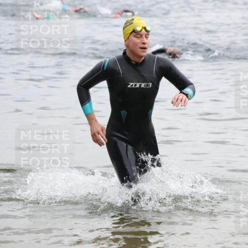 21.06.2025 - 27. Vierlanden-Triathlon Lena Gebhardt http://msf.ph/oto/8040870 15.06.2025 13:04:47 Schwimmen 1165 meine-sportfotos.de