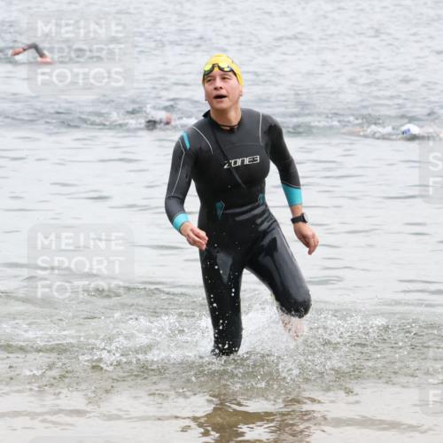21.06.2025 - 27. Vierlanden-Triathlon Lena Gebhardt http://msf.ph/oto/8040875 15.06.2025 13:04:48 Schwimmen 1165 meine-sportfotos.de