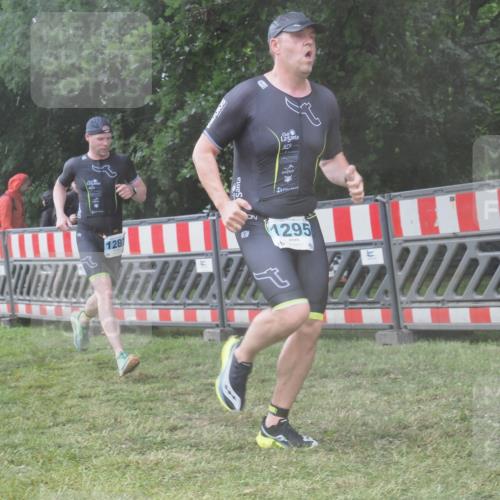 21.06.2025 - 27. Vierlanden-Triathlon KatJ http://msf.ph/oto/8040891 15.06.2025 14:29:48 Ziel 1175, 1287, 1294, 1295 meine-sportfotos.de