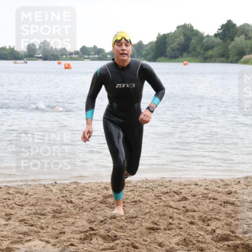 21.06.2025 - 27. Vierlanden-Triathlon Lena Gebhardt http://msf.ph/oto/8040893 15.06.2025 13:04:52 Schwimmen 1165 meine-sportfotos.de