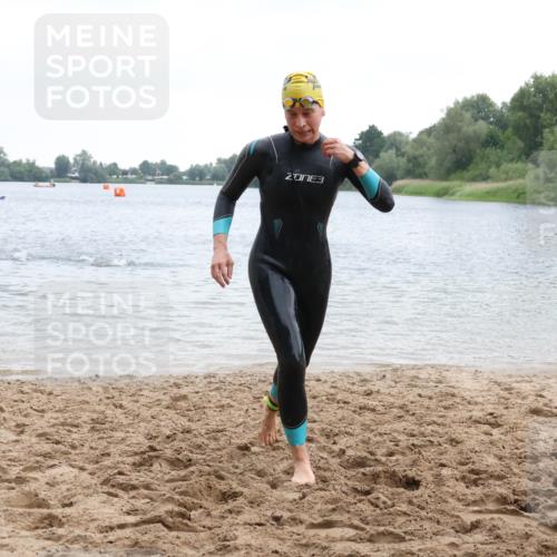 21.06.2025 - 27. Vierlanden-Triathlon Lena Gebhardt http://msf.ph/oto/8040895 15.06.2025 13:04:52 Schwimmen 1165 meine-sportfotos.de