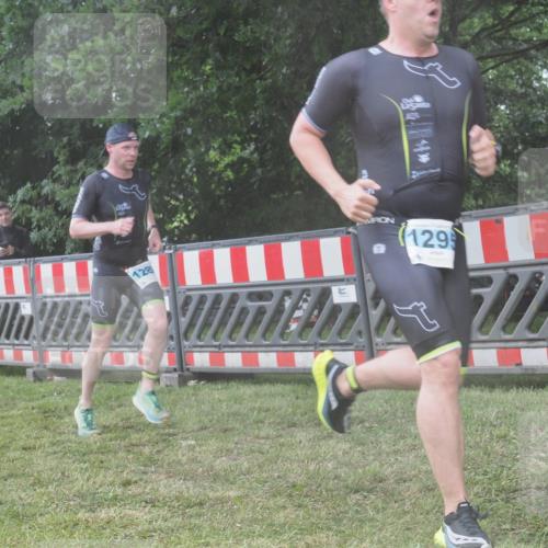 21.06.2025 - 27. Vierlanden-Triathlon KatJ http://msf.ph/oto/8040897 15.06.2025 14:29:48 Ziel 1175, 1287, 1294, 1295 meine-sportfotos.de