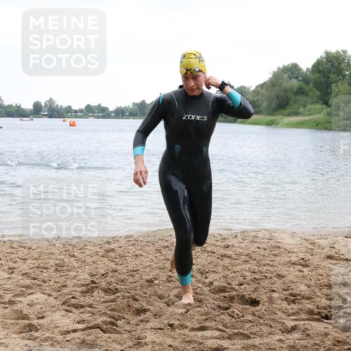 21.06.2025 - 27. Vierlanden-Triathlon Lena Gebhardt http://msf.ph/oto/8040898 15.06.2025 13:04:52 Schwimmen 1165 meine-sportfotos.de