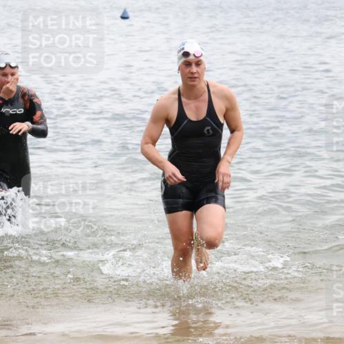 21.06.2025 - 27. Vierlanden-Triathlon Lena Gebhardt http://msf.ph/oto/8040909 15.06.2025 13:05:04 Schwimmen 1174, 1222 meine-sportfotos.de