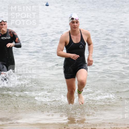 21.06.2025 - 27. Vierlanden-Triathlon Lena Gebhardt http://msf.ph/oto/8040912 15.06.2025 13:05:04 Schwimmen 1174, 1222 meine-sportfotos.de