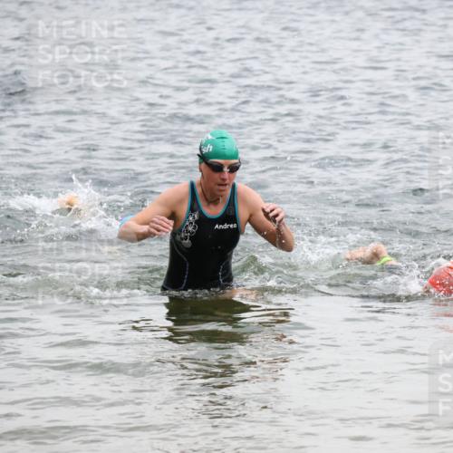 21.06.2025 - 27. Vierlanden-Triathlon Lena Gebhardt http://msf.ph/oto/8040939 15.06.2025 13:05:16 Schwimmen 1174, 1183, 1195, 1222 meine-sportfotos.de