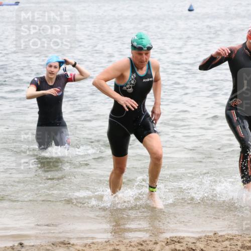 21.06.2025 - 27. Vierlanden-Triathlon Lena Gebhardt http://msf.ph/oto/8040952 15.06.2025 13:05:23 Schwimmen 1170, 1183, 1195, 1230 meine-sportfotos.de