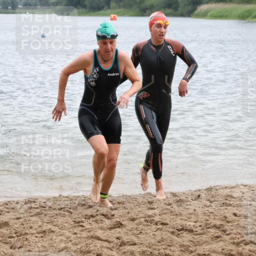 21.06.2025 - 27. Vierlanden-Triathlon Lena Gebhardt http://msf.ph/oto/8040963 15.06.2025 13:05:24 Schwimmen 1170, 1183, 1195, 1230 meine-sportfotos.de