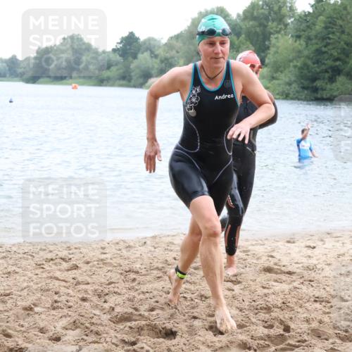 21.06.2025 - 27. Vierlanden-Triathlon Lena Gebhardt http://msf.ph/oto/8040975 15.06.2025 13:05:26 Schwimmen 1170, 1183, 1195, 1230 meine-sportfotos.de