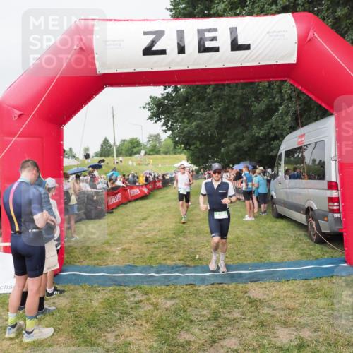 21.06.2025 - 27. Vierlanden-Triathlon MichiJ http://msf.ph/oto/8040977 15.06.2026 13:27:31 Ziel 97, 114, 762, 951 meine-sportfotos.de