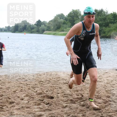 21.06.2025 - 27. Vierlanden-Triathlon Lena Gebhardt http://msf.ph/oto/8040980 15.06.2025 13:05:26 Schwimmen 1170, 1183, 1195, 1230 meine-sportfotos.de