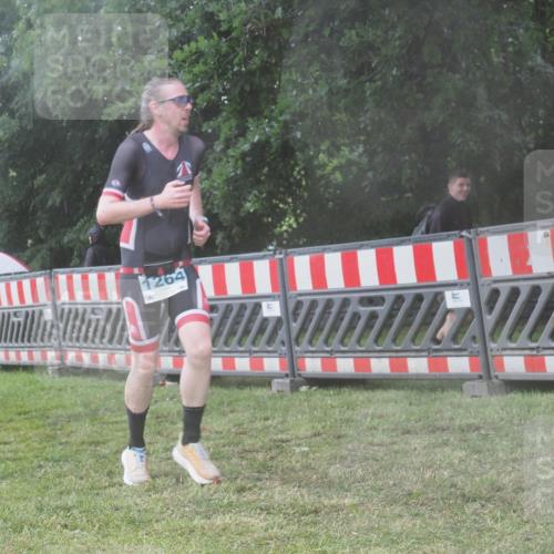 21.06.2025 - 27. Vierlanden-Triathlon KatJ http://msf.ph/oto/8040985 15.06.2025 14:30:06 Ziel 1168, 1264 meine-sportfotos.de