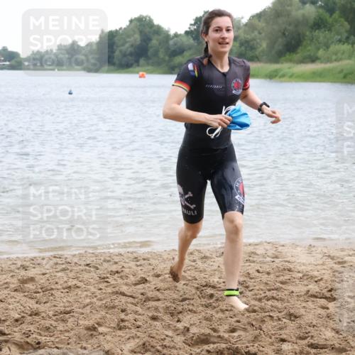 21.06.2025 - 27. Vierlanden-Triathlon Lena Gebhardt http://msf.ph/oto/8040989 15.06.2025 13:05:28 Schwimmen 1170, 1183, 1195, 1230 meine-sportfotos.de