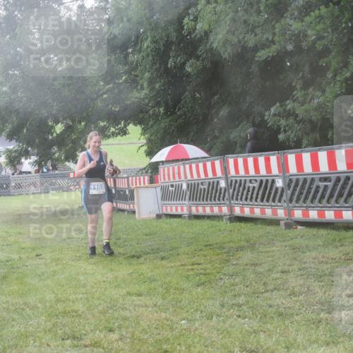 21.06.2025 - 27. Vierlanden-Triathlon KatJ http://msf.ph/oto/8040991 15.06.2025 14:30:11 Ziel 1168, 1236 meine-sportfotos.de