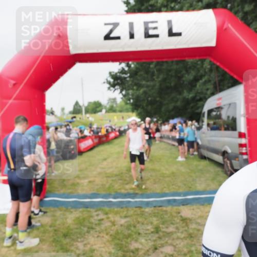 21.06.2025 - 27. Vierlanden-Triathlon MichiJ http://msf.ph/oto/8040996 15.06.2026 13:27:33 Ziel 97, 114, 762, 951 meine-sportfotos.de