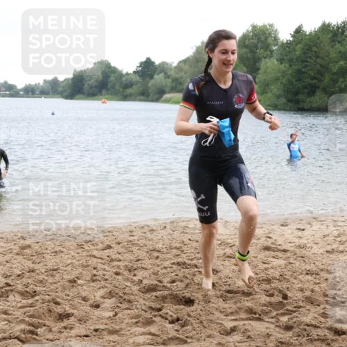 21.06.2025 - 27. Vierlanden-Triathlon Lena Gebhardt http://msf.ph/oto/8040997 15.06.2025 13:05:28 Schwimmen 1170, 1183, 1195, 1230 meine-sportfotos.de
