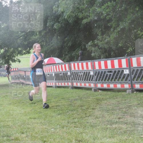 21.06.2025 - 27. Vierlanden-Triathlon KatJ http://msf.ph/oto/8041004 15.06.2025 14:30:12 Ziel 1168, 1236 meine-sportfotos.de
