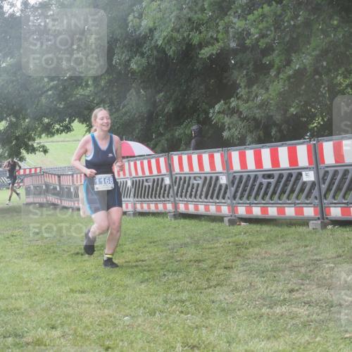 21.06.2025 - 27. Vierlanden-Triathlon KatJ http://msf.ph/oto/8041007 15.06.2025 14:30:12 Ziel 1168, 1236 meine-sportfotos.de
