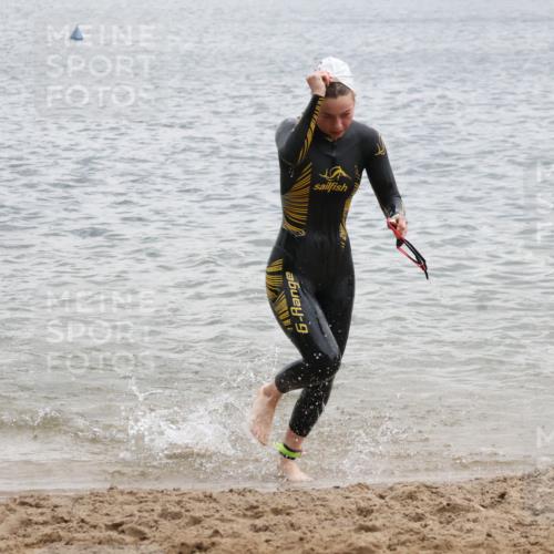 21.06.2025 - 27. Vierlanden-Triathlon Lena Gebhardt http://msf.ph/oto/8041008 15.06.2025 13:05:31 Schwimmen 1170, 1182, 1183, 1195, 1230 meine-sportfotos.de