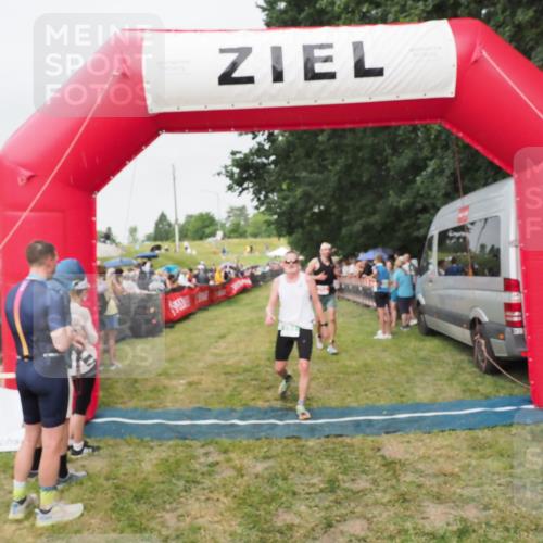21.06.2025 - 27. Vierlanden-Triathlon MichiJ http://msf.ph/oto/8041009 15.06.2026 13:27:33 Ziel 97, 114, 762, 951 meine-sportfotos.de