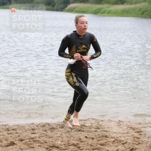 21.06.2025 - 27. Vierlanden-Triathlon Lena Gebhardt http://msf.ph/oto/8041011 15.06.2025 13:05:31 Schwimmen 1170, 1182, 1183, 1195, 1230 meine-sportfotos.de