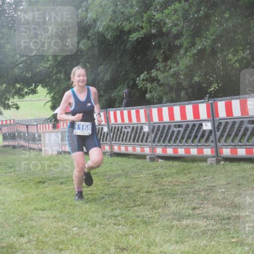 21.06.2025 - 27. Vierlanden-Triathlon KatJ http://msf.ph/oto/8041015 15.06.2025 14:30:12 Ziel 1168, 1236 meine-sportfotos.de