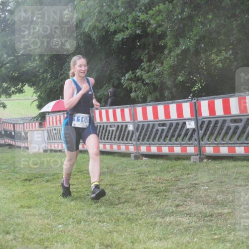 21.06.2025 - 27. Vierlanden-Triathlon KatJ http://msf.ph/oto/8041018 15.06.2025 14:30:13 Ziel 1168, 1236 meine-sportfotos.de