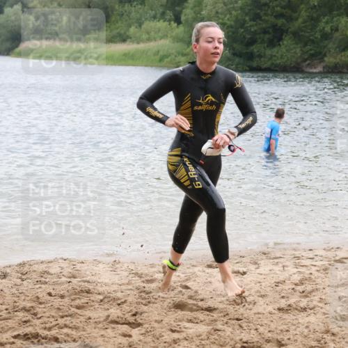 21.06.2025 - 27. Vierlanden-Triathlon Lena Gebhardt http://msf.ph/oto/8041019 15.06.2025 13:05:32 Schwimmen 1170, 1182, 1183, 1195, 1227, 1230 meine-sportfotos.de