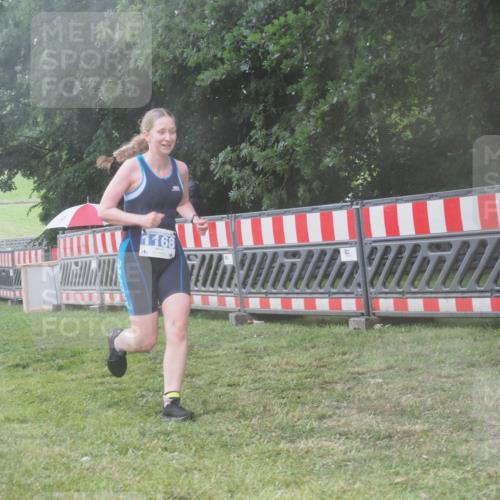 21.06.2025 - 27. Vierlanden-Triathlon KatJ http://msf.ph/oto/8041021 15.06.2025 14:30:13 Ziel 1168, 1236 meine-sportfotos.de